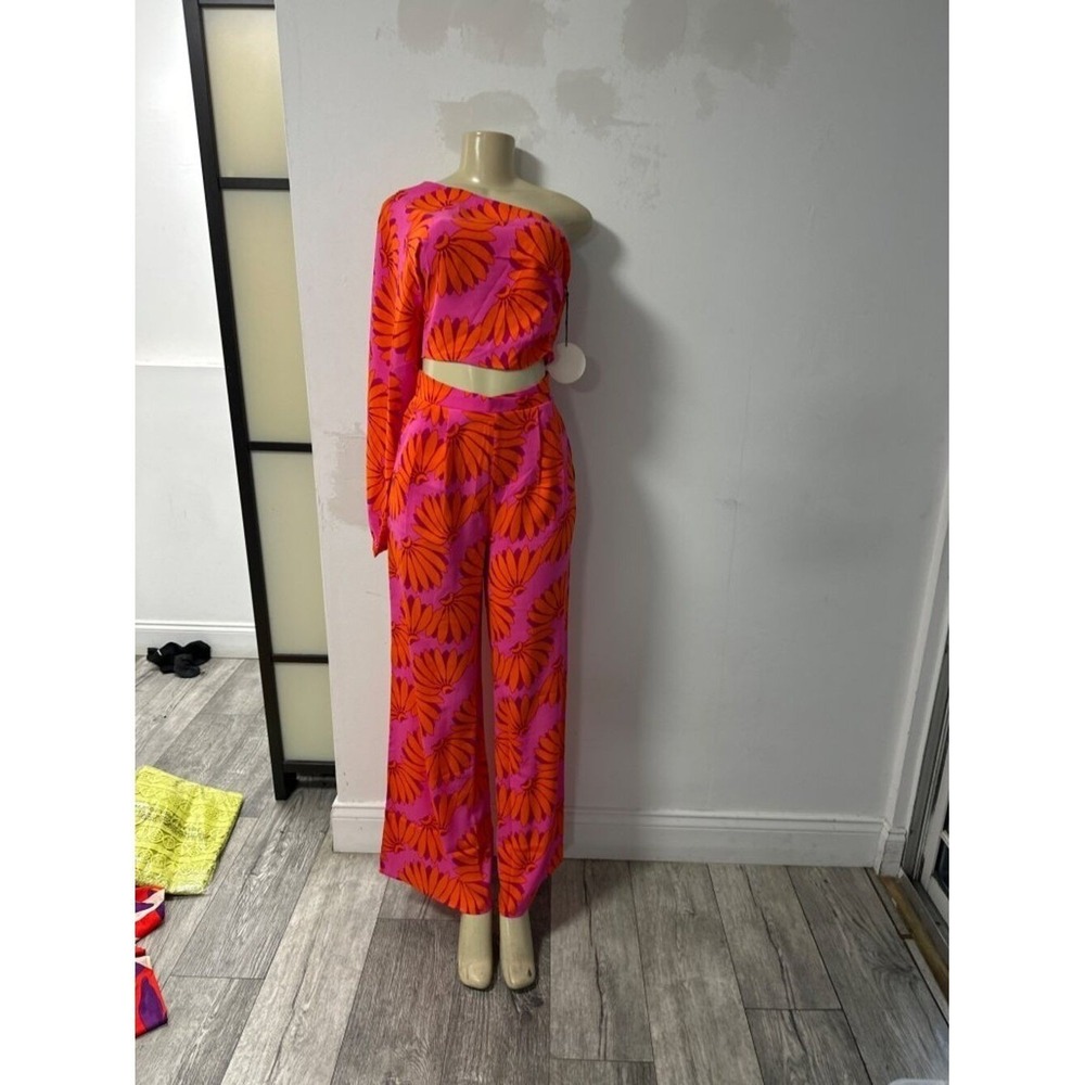 Conjunto Floral Fucsia y Naranja Luce espectacular con este conjunto de dos